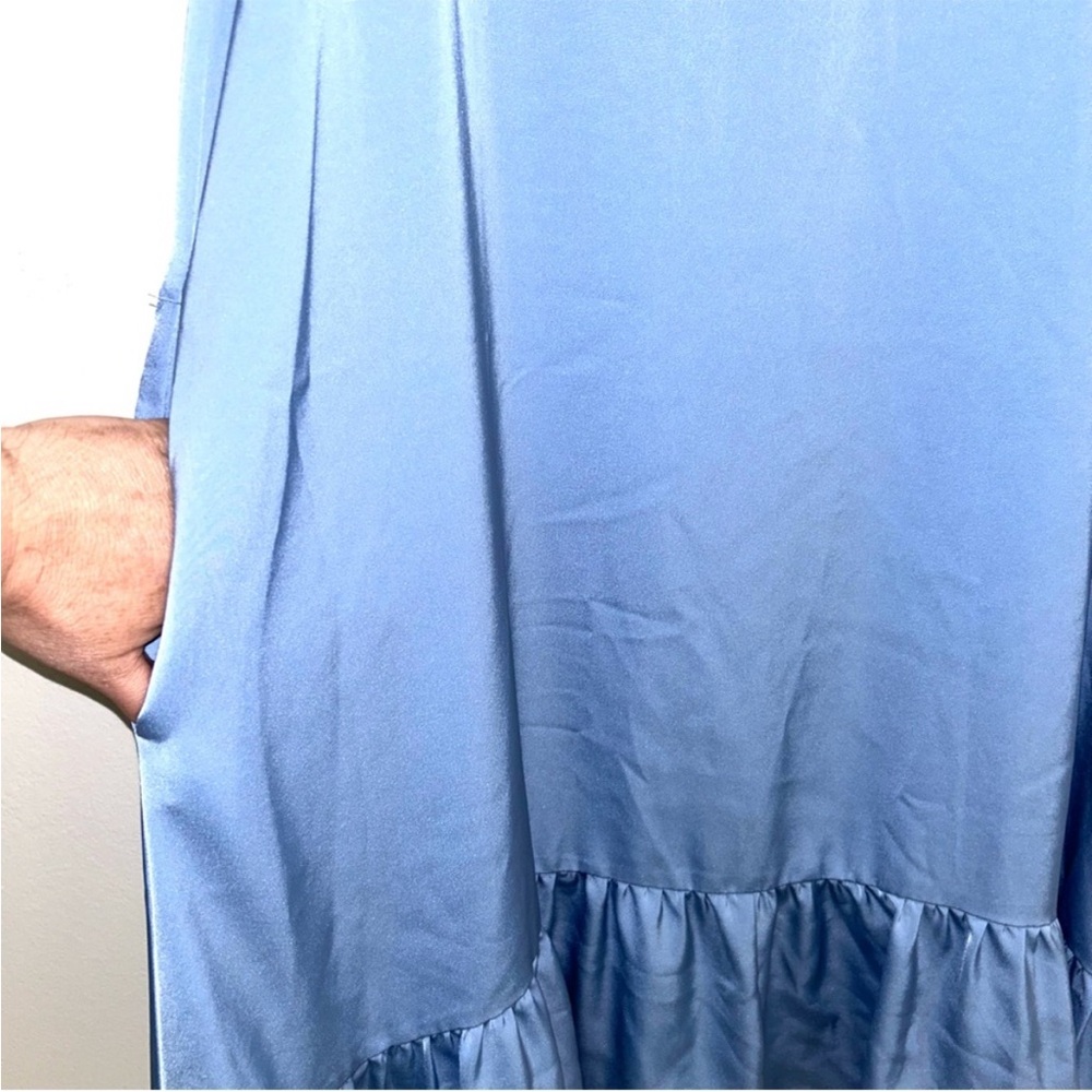 Elegant Blue Sleeveless Midi Dress - Picture 4 of 5